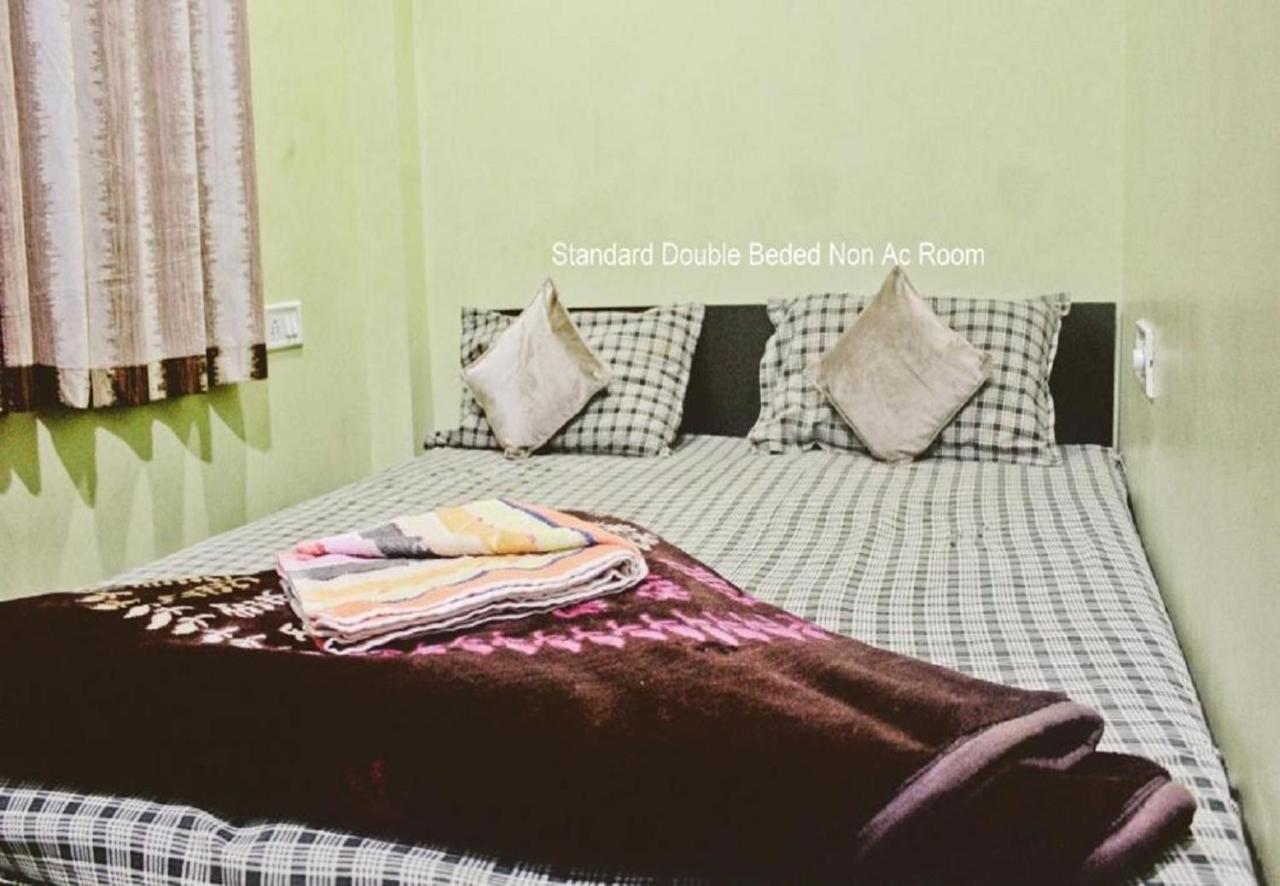 Mansarovar Guest House 乌贾因 外观 照片