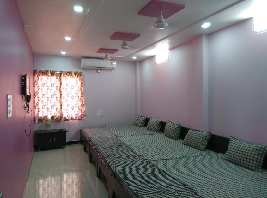 Mansarovar Guest House 乌贾因 外观 照片