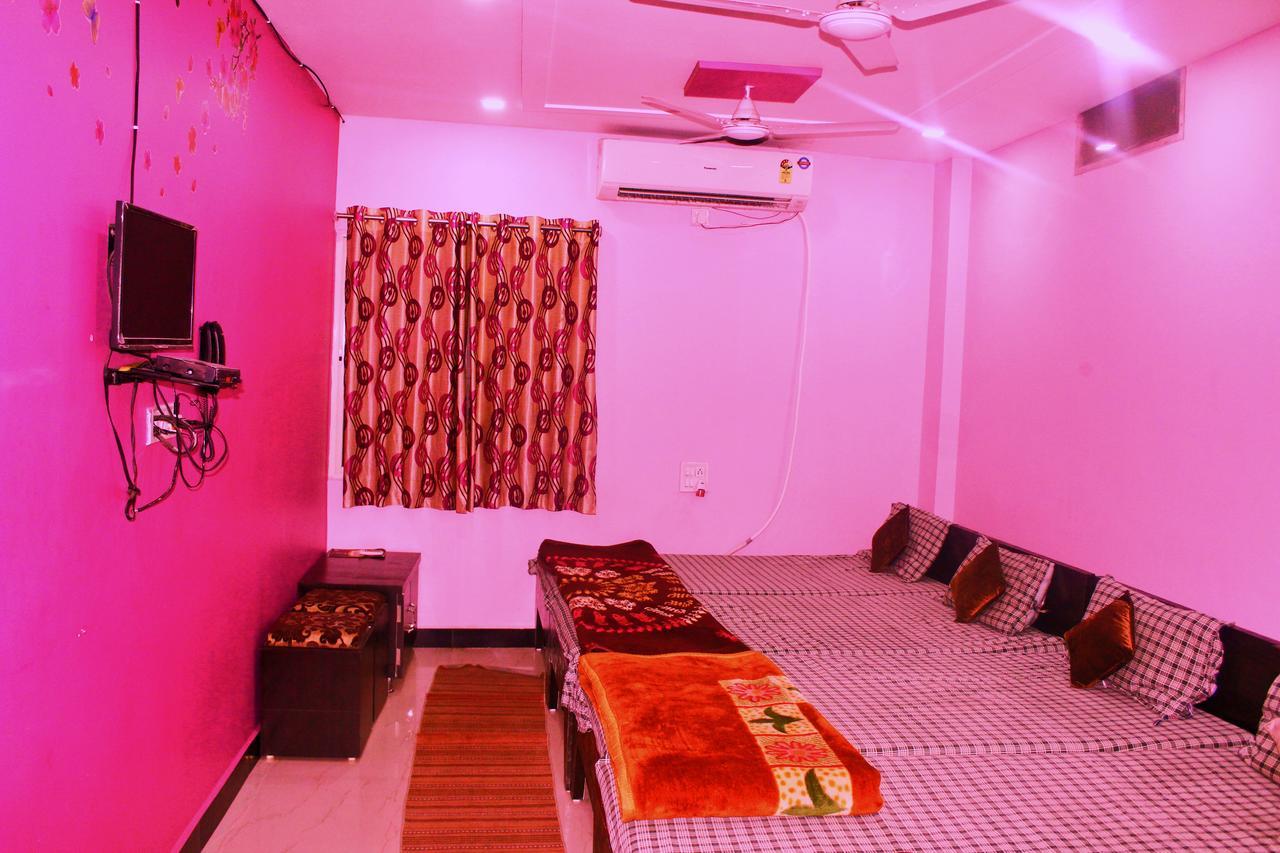 Mansarovar Guest House 乌贾因 外观 照片