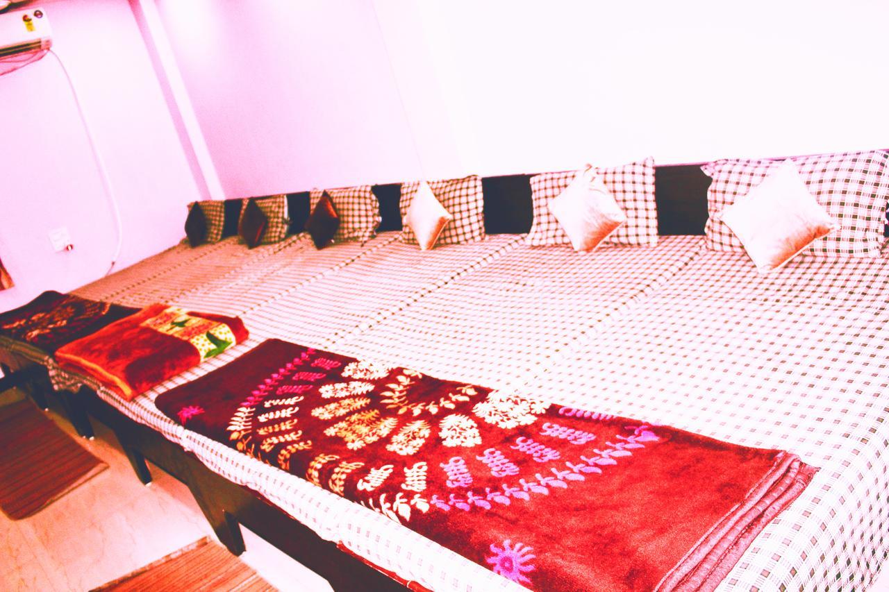 Mansarovar Guest House 乌贾因 外观 照片