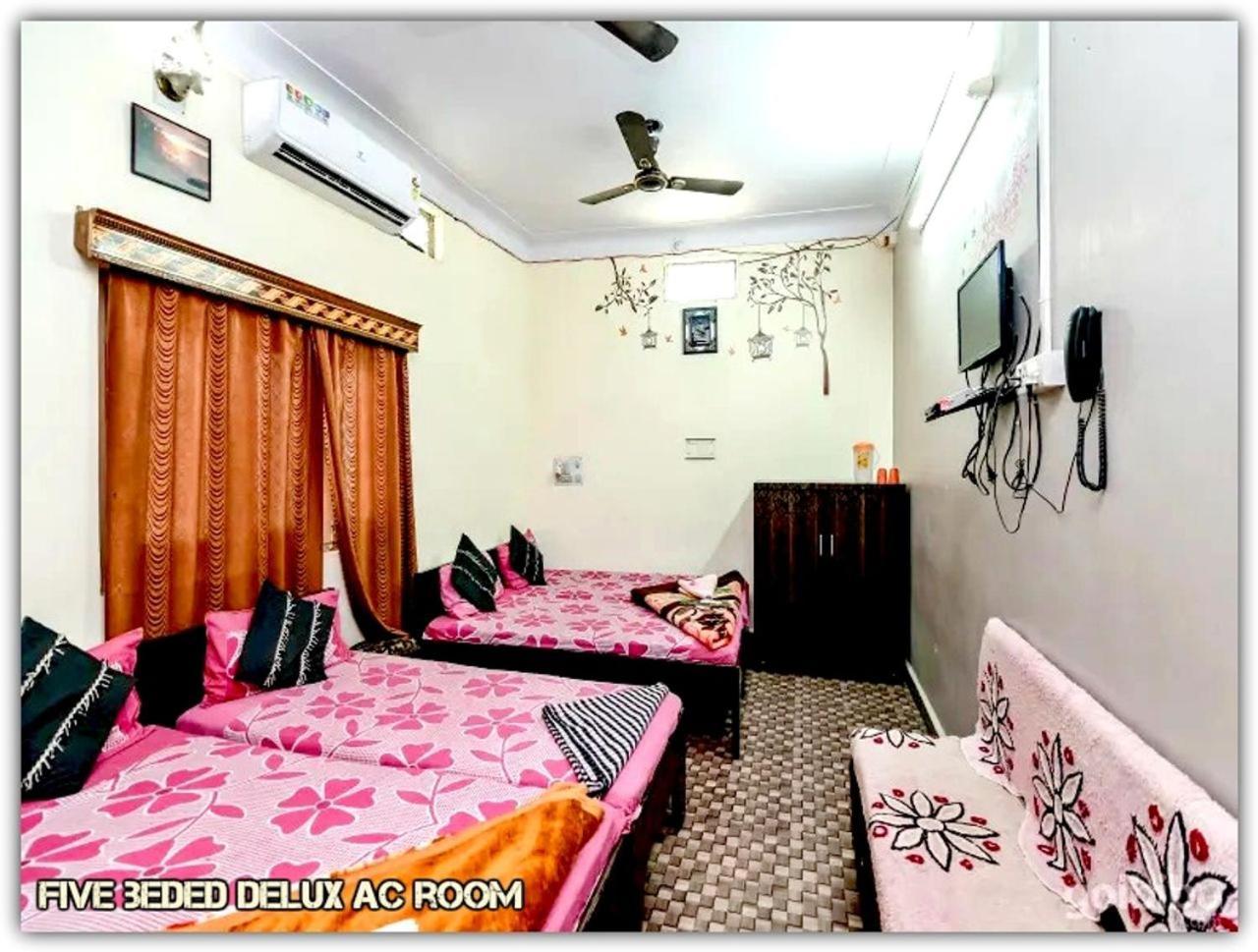 Mansarovar Guest House 乌贾因 外观 照片